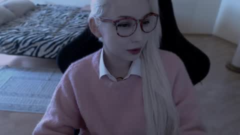 Snapshot of fromsun_forsoul chatting on 05-04-26, 11:39 Lilith online show from 05-04-26, 11:39