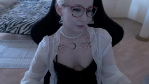 Snapshot of fromsun_forsoul chatting on 05-05-26, 12:02 Lilith online show from 05-05-26, 12:02
