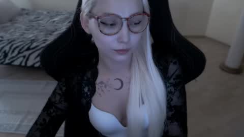 Snapshot of fromsun_forsoul chatting on 05-18-26, 12:00 Lilith online show from 05-18-26, 12:00