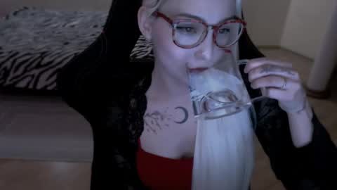 Snapshot of fromsun_forsoul chatting on 05-22-26, 06:35 Lilith online show from 05-22-26, 06:35