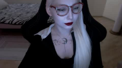 Snapshot of fromsun_forsoul chatting on 05-31-26, 06:31 Lilith online show from 05-31-26, 06:31