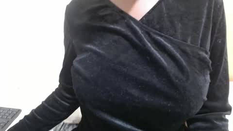 Snapshot of fruity28 chatting on 11-16-25, 04:40 fruity28 online show from 11-16-25, 04:40