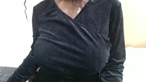 Snapshot of fruity28 chatting on 11-17-25, 04:57 fruity28 online show from 11-17-25, 04:57