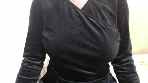 Snapshot of fruity28 chatting on 11-19-25, 08:09 fruity28 online show from 11-19-25, 08:09