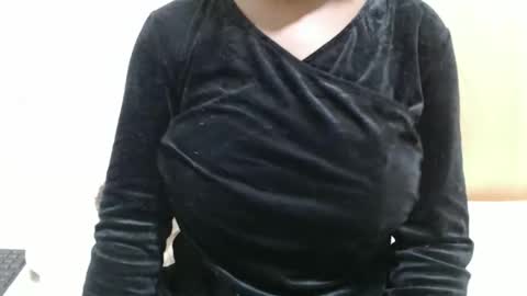 Snapshot of fruity28 chatting on 11-24-25, 04:40 fruity28 online show from 11-24-25, 04:40