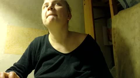 Snapshot of frumcake chatting on 12-15-25, 03:00 FrumCake online show from 12-15-25, 03:00