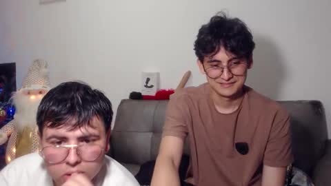 Snapshot of fuck_blow chatting on 11-13-25, 01:26 uwu online show from 11-13-25, 01:26