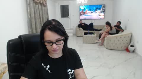 Snapshot of fuckable_one chatting on 12-01-24, 07:36 Angelique online show from 12-01-24, 07:36