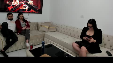 Snapshot of fuckable_one chatting on 12-19-24, 03:19 Angelique online show from 12-19-24, 03:19