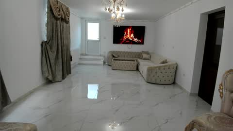 Snapshot of fuckable_one chatting on 01-21-25, 11:35 Angelique online show from 01-21-25, 11:35