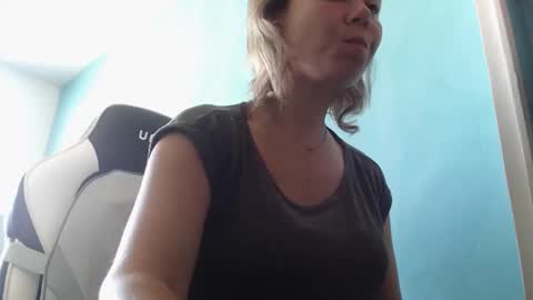 Snapshot of fuckhard4you chatting on 09-20-25, 09:32 La online show from 09-20-25, 09:32