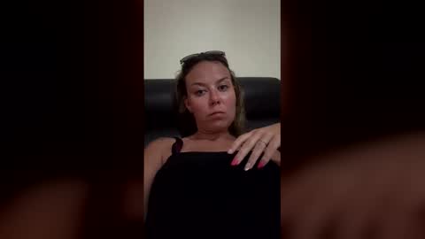 Snapshot of fuckhard4you chatting on 02-14-26, 10:23 La online show from 02-14-26, 10:23