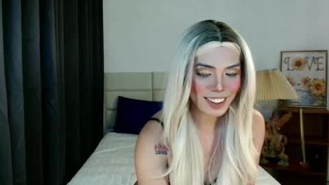 MISS NEILLY online show from 10-28-25, 05:22