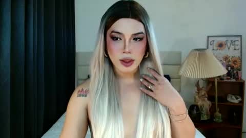 MISS NEILLY online show from 10-29-25, 05:42