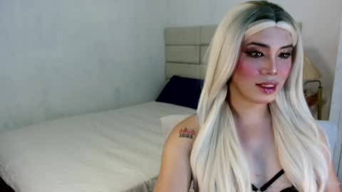 MISS NEILLY online show from 11-06-25, 11:55