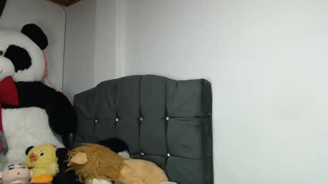 Mia and Gary  online show from 03-08-25, 05:28