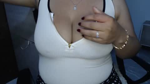 Mia and Gary  online show from 10-12-25, 01:37