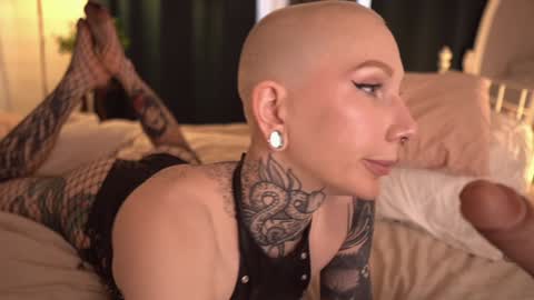 Eva         all my links   online show from 02-01-25, 12:47