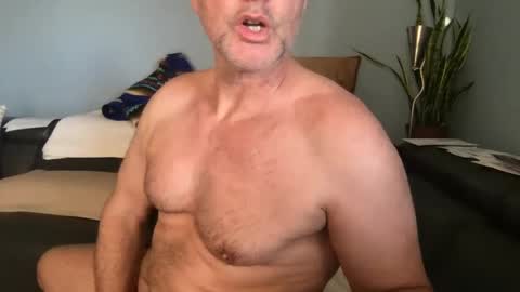 Snapshot of fuertecock chatting on 02-22-25, 01:11 Gregorio online show from 02-22-25, 01:11