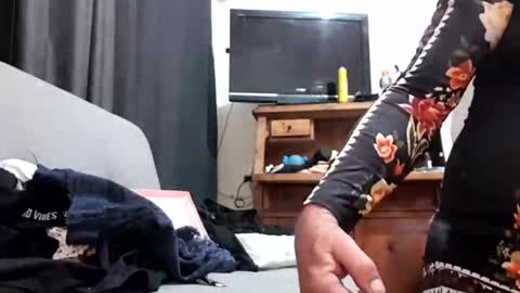 Snapshot of full4cefull chatting on 12-04-24, 01:31 Pizzaz online show from 12-04-24, 01:31