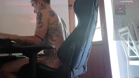 Snapshot of fullartofsex chatting on 09-10-25, 08:36 FullArtOfSex online show from 09-10-25, 08:36