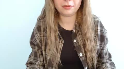 Snapshot of funemma000 chatting on 05-13-26, 09:06 Emma online show from 05-13-26, 09:06