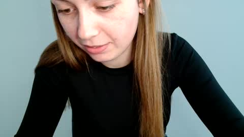 Snapshot of funemma000 chatting on 06-03-26, 02:33 Emma online show from 06-03-26, 02:33