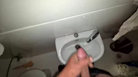 Snapshot of funfishing27 chatting on 12-17-25, 08:59 funfishing27 online show from 12-17-25, 08:59