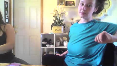 Snapshot of funflirt97 chatting on 09-19-25, 02:51 Linnys Palace online show from 09-19-25, 02:51