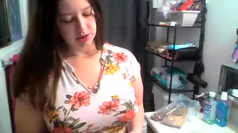 Snapshot of funflirt97 chatting on 09-22-25, 04:31 Linnys Palace online show from 09-22-25, 04:31