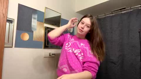 Snapshot of funflirt97 chatting on 11-17-25, 12:44 Linnys Palace online show from 11-17-25, 12:44