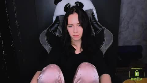 Eva online show from 11-21-25, 03:44