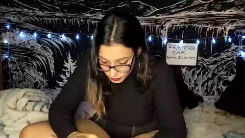 Snapshot of futuresizequeen chatting on 11-29-25, 03:09 futuresizequeen online show from 11-29-25, 03:09