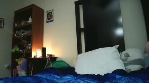 fuzzypeaches87 online show from 04-27-26, 04:10