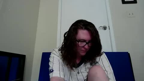 fuzzypeaches87 online show from 06-02-26, 05:37