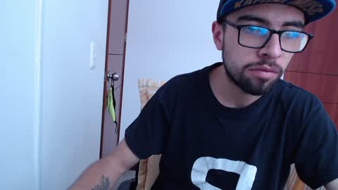 Snapshot of fvckhorneyguy chatting on 02-07-25, 07:06 andrew online show from 02-07-25, 07:06