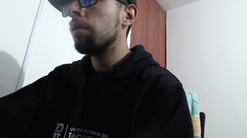 Snapshot of fvckhorneyguy chatting on 02-08-25, 07:59 andrew online show from 02-08-25, 07:59