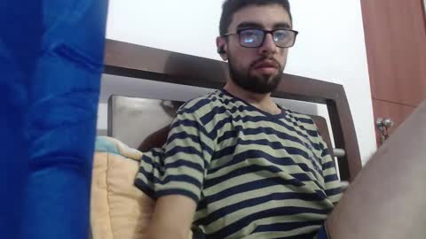 Snapshot of fvckhorneyguy chatting on 02-13-25, 12:43 andrew online show from 02-13-25, 12:43