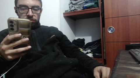 Snapshot of fvckhorneyguy chatting on 02-16-25, 06:32 andrew online show from 02-16-25, 06:32