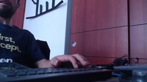 Snapshot of fvckhorneyguy chatting on 03-05-25, 05:50 andrew online show from 03-05-25, 05:50