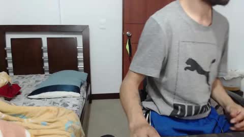 Snapshot of fvckhorneyguy chatting on 03-09-25, 05:33 andrew online show from 03-09-25, 05:33