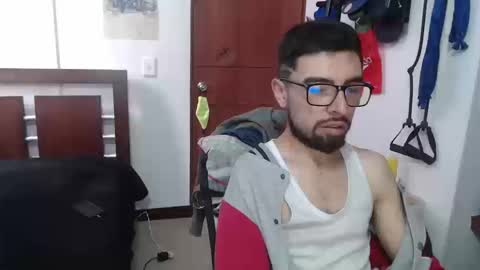 Snapshot of fvckhorneyguy chatting on 09-09-25, 04:50 andrew online show from 09-09-25, 04:50