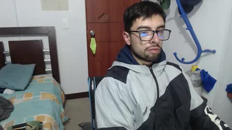 Snapshot of fvckhorneyguy chatting on 09-23-25, 03:42 andrew online show from 09-23-25, 03:42