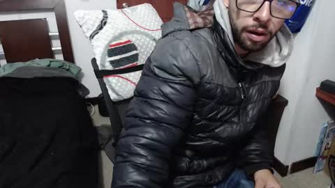 Snapshot of fvckhorneyguy chatting on 10-09-25, 11:19 andrew online show from 10-09-25, 11:19