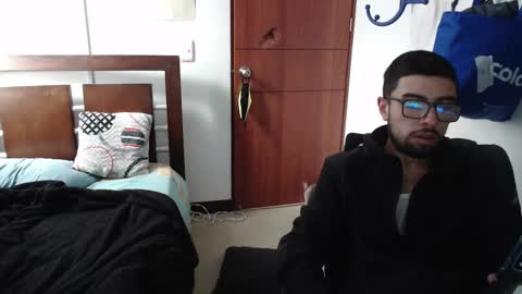 Snapshot of fvckhorneyguy chatting on 10-20-25, 04:07 andrew online show from 10-20-25, 04:07