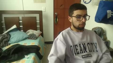 Snapshot of fvckhorneyguy chatting on 10-21-25, 04:19 andrew online show from 10-21-25, 04:19