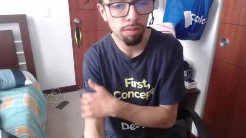 Snapshot of fvckhorneyguy chatting on 10-26-25, 03:18 andrew online show from 10-26-25, 03:18