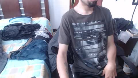 Snapshot of fvckhorneyguy chatting on 10-30-25, 02:29 andrew online show from 10-30-25, 02:29