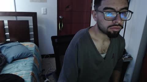 Snapshot of fvckhorneyguy chatting on 11-01-25, 03:58 andrew online show from 11-01-25, 03:58