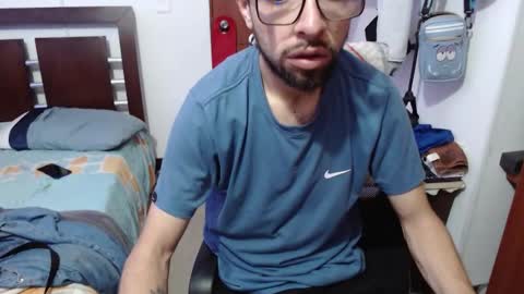 Snapshot of fvckhorneyguy chatting on 12-15-25, 04:22 andrew online show from 12-15-25, 04:22